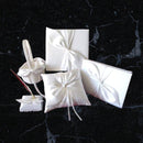 Boda nupcial Nudo de amor blanco Anillo de lazo de satén Portador de almohada Cesta de niña de flores Libro de visitas Juego de bolá­grafos Juego de servidor de cuchillos para pasteles álbum de fotos - SACASUSA